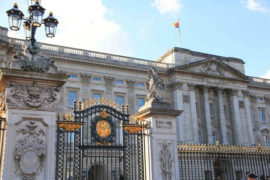 London: Buckingham Palace Entry Ticket & Royal Walking Tour - Why the State Apartments are worth planning around