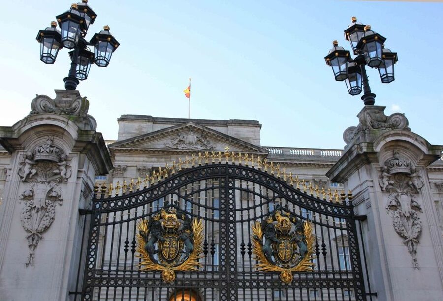 London: Buckingham Palace Entry Ticket & Royal Walking Tour - Walking The Mall, London’s ceremonial approach