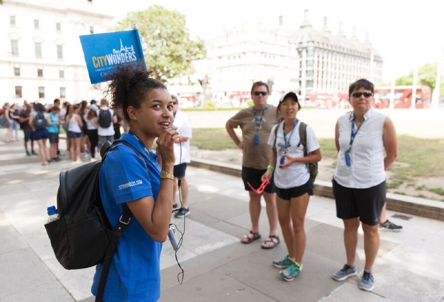 London: Buckingham Palace Entry Ticket & Royal Walking Tour - Fifteen minutes in Buckingham Palace Garden