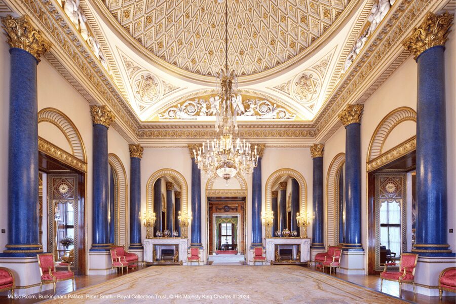 London: Buckingham Palace State Rooms & Royal Walking Tour - Wellington Barracks and the working side of royalty