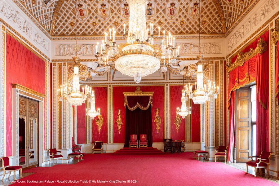 London: Buckingham Palace State Rooms & Royal Walking Tour - Clarence House and St. James’s Palace from the outside