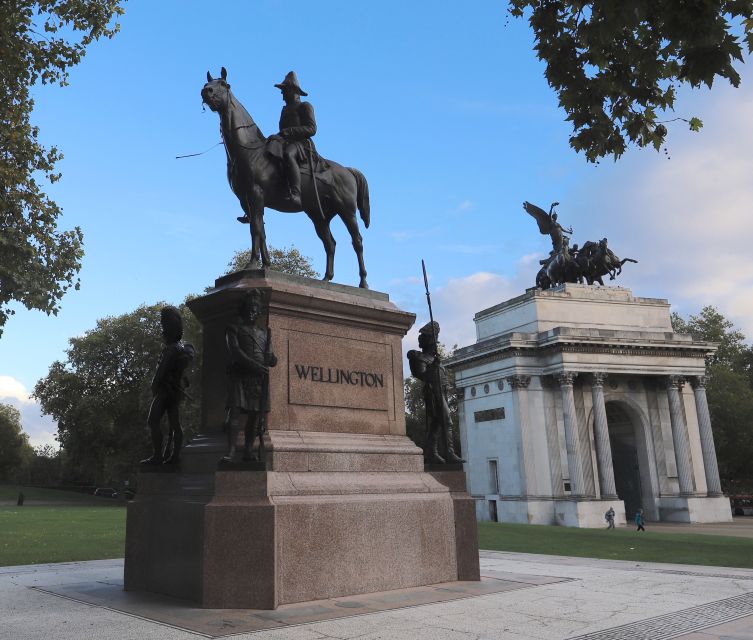 London: Buckingham Palace Walk & Tea at Kensington Palace - A royal walking tour that covers a lot in two hours