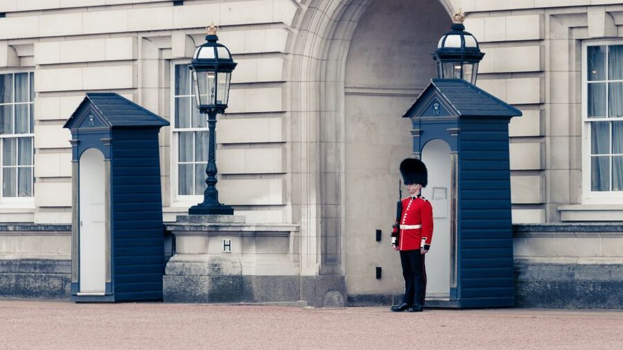 London: Buckingham Palace Walk & Tea at Kensington Palace - The Albert Memorial and Kensington’s royal setting