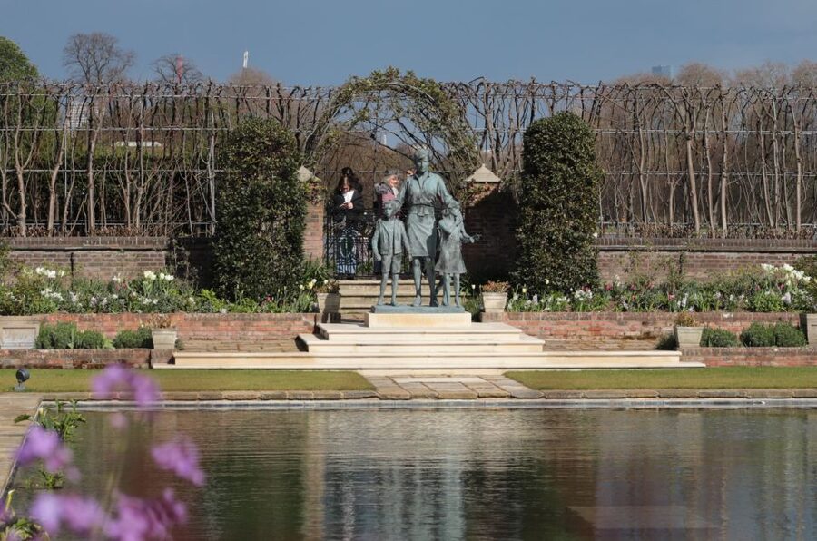 London: Buckingham Palace Walk & Tea at Kensington Palace - Starting at Green Park and finding the meeting point