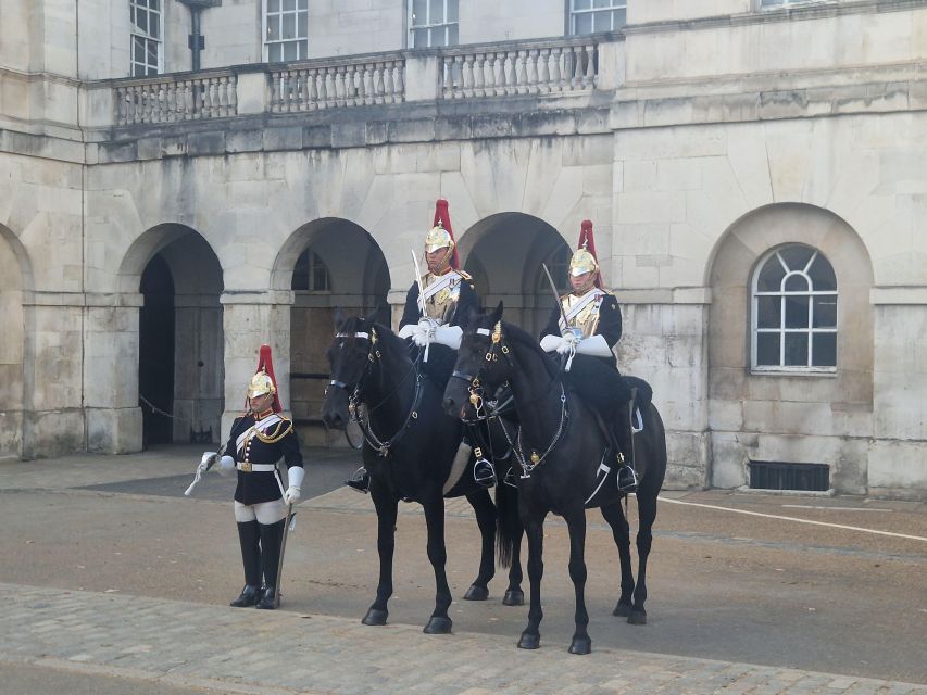 London by taxi: Highlights Tour in a real London Black Cab. - Price, group size, and real value