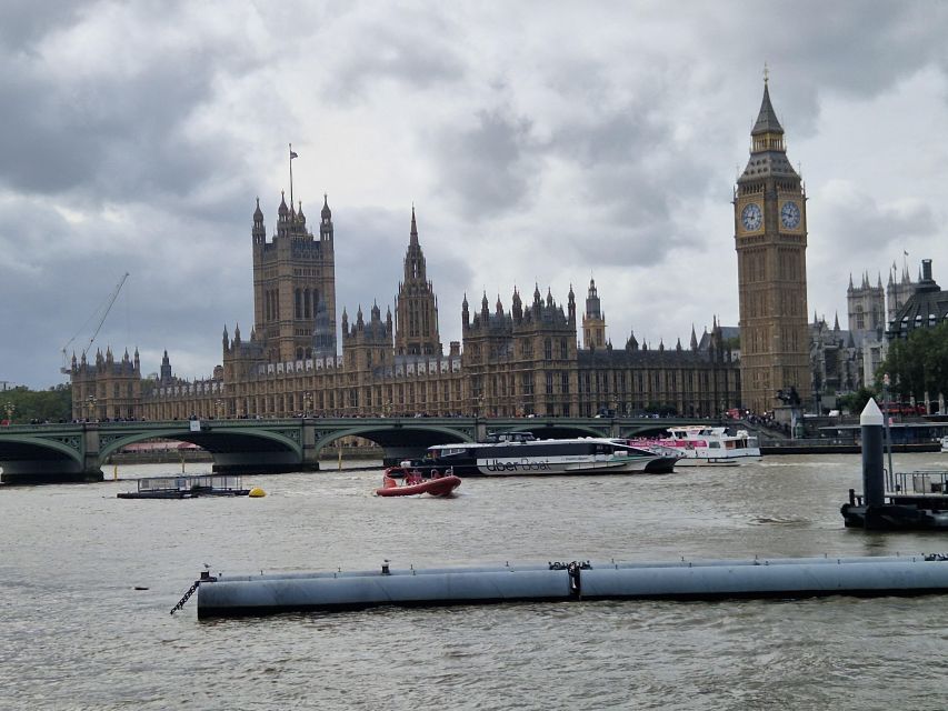 London by taxi: Highlights Tour in a real London Black Cab. - Choosing between Borough Market and a riverside lunch