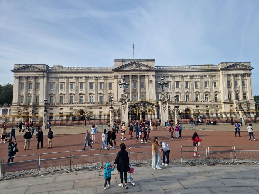 London by taxi: Highlights Tour in a real London Black Cab. - Adding Beatles and Harry Potter locations