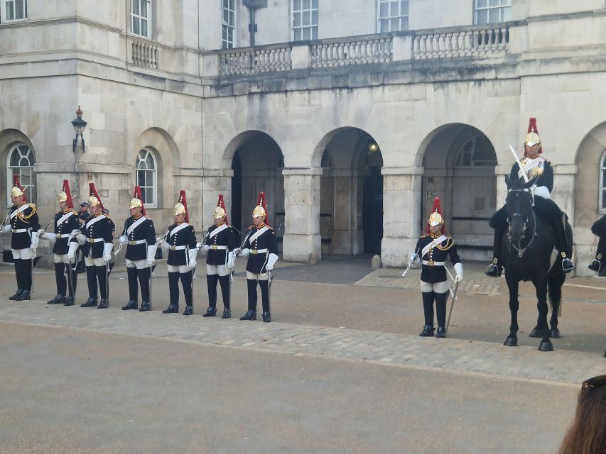 London by taxi: Highlights Tour in a real London Black Cab. - What the guides add to the experience