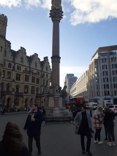 London: Central London Outdoor Tour - Weather, crowds, and practical preparation