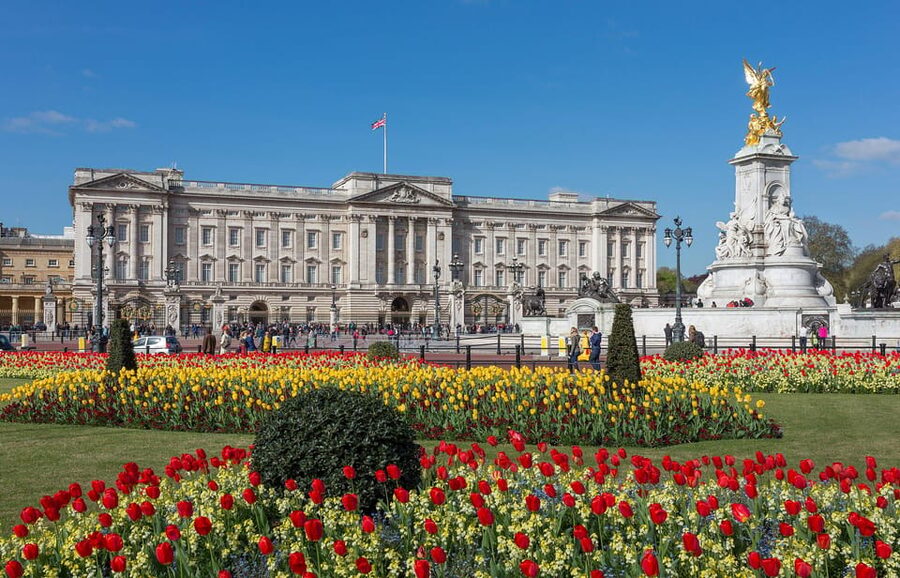 London: Changing of the Guard and Royal Palaces Walking Tour - St. James’s Palace and the Tudor connection