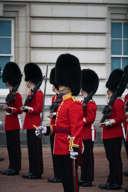 London: Changing of the Guard Experience and Landmarks Tour - Four Lesser-Known Streets and the Royal Wine Shop
