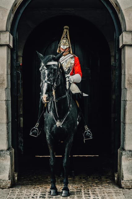 London: Changing of the Guard Experience and Landmarks Tour - Parliament Square, Big Ben, and Westminster Abbey