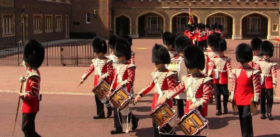 London: Changing of the Guard Guided Tour Experience - Key points at a glance