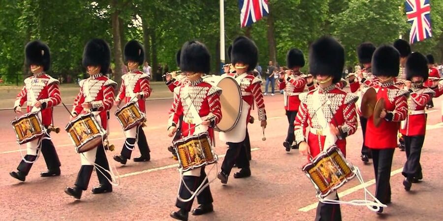 London: Changing of the Guard Guided Tour Experience - Horse Guard Parade, a daily piece of pageantry