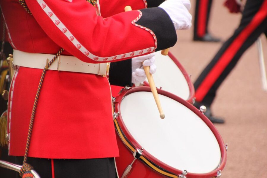 London: Changing of the Guard Private Group or Family Tour - Following the Procession Around Buckingham Palace