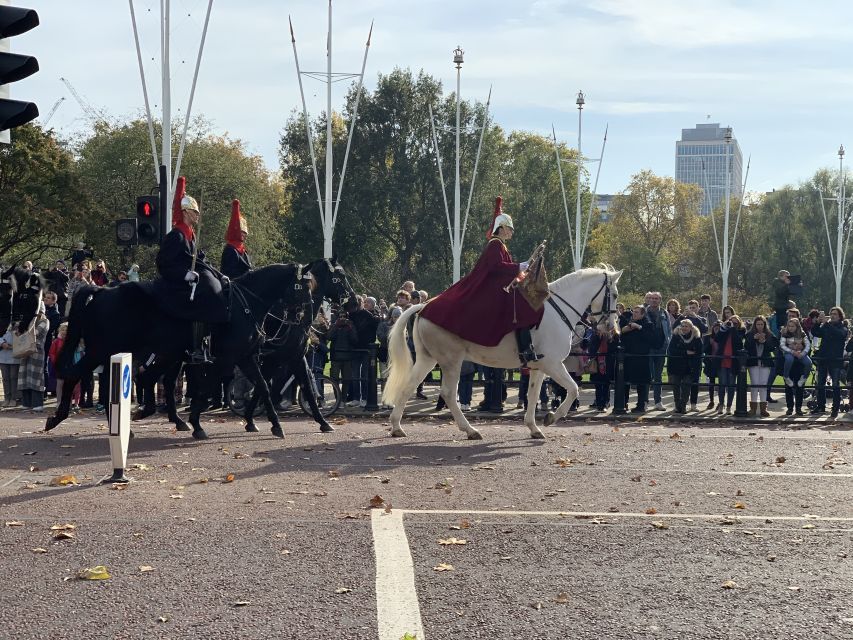 London: Changing of the Guard Private Group or Family Tour - Why the Private Group Format Matters