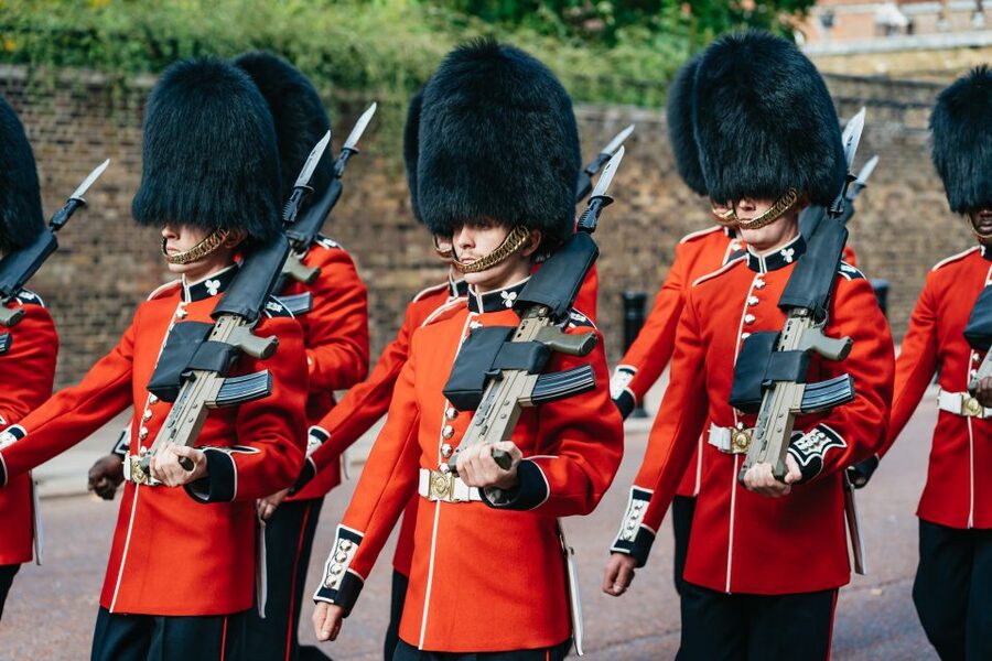 London: Changing of The Guard Tour - St James’s Park and the final approach