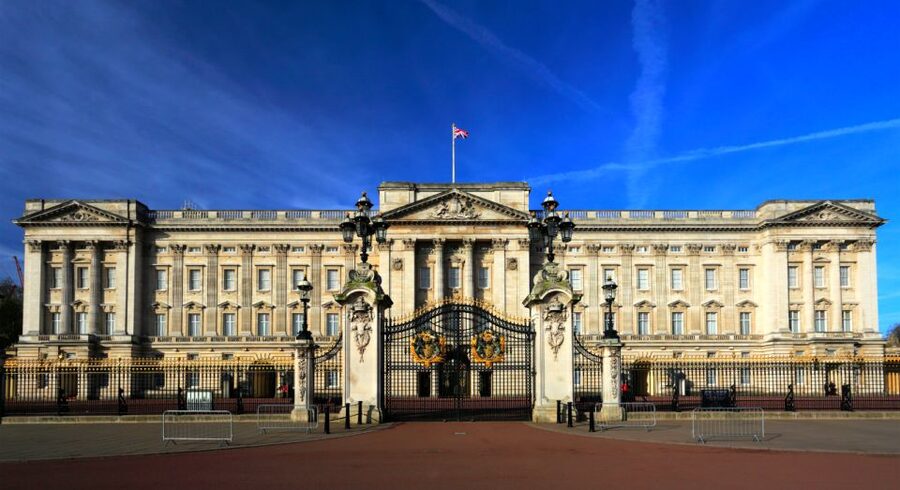 London: Changing of the Guard Tour at Buckingham Palace - Why this Changing of the Guard tour works