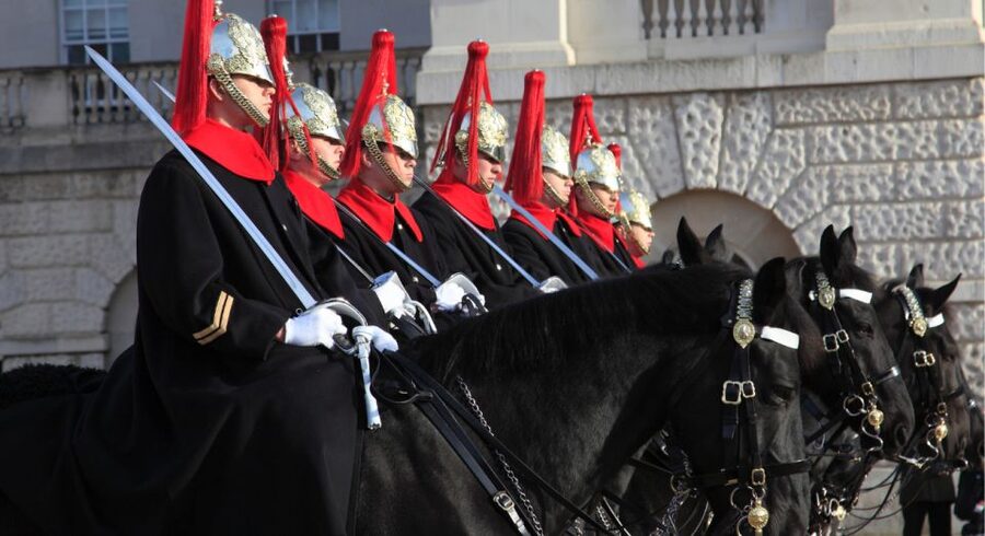 London: Changing of the Guard Tour at Buckingham Palace - Buckingham Palace from the right expectations