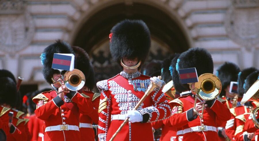 London: Changing of the Guard Tour at Buckingham Palace - The Mall and St James’s Park give the tour breathing room
