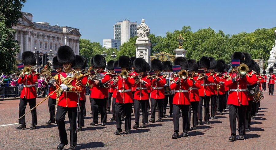 London: Changing of the Guard Tour at Buckingham Palace - What the $18 price really covers