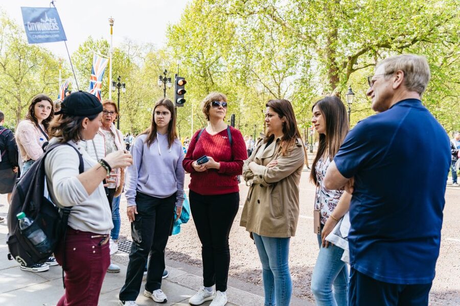 London: Changing of the Guard Tour by Buckingham Palace - Who should book this walking tour?