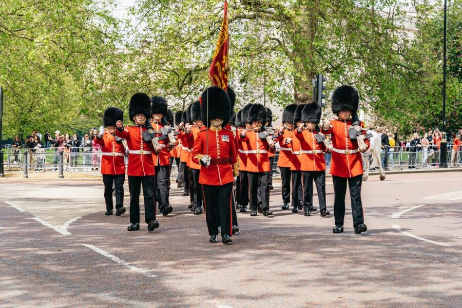 London: Changing of the Guard Tour by Buckingham Palace - The red tunics, bearskin hats, and military precision