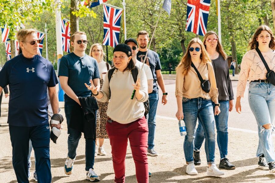 London: Changing of the Guard Tour by Buckingham Palace - Optional stops at the Royal Mews and King’s Gallery