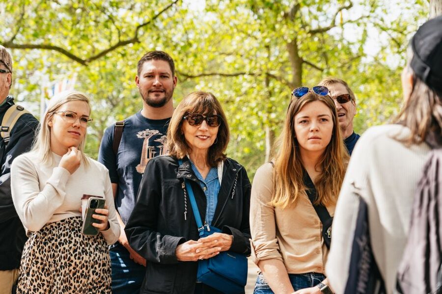 London: Changing of the Guard Tour by Buckingham Palace - Timing, weather, and ceremony changes