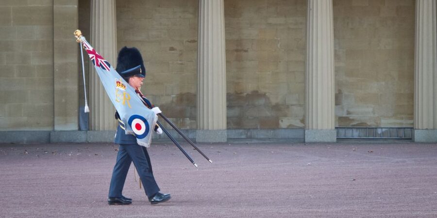 London Changing of the Guard Tour - Front Row 12 guests 2,5h - Buckingham Palace and the full handover
