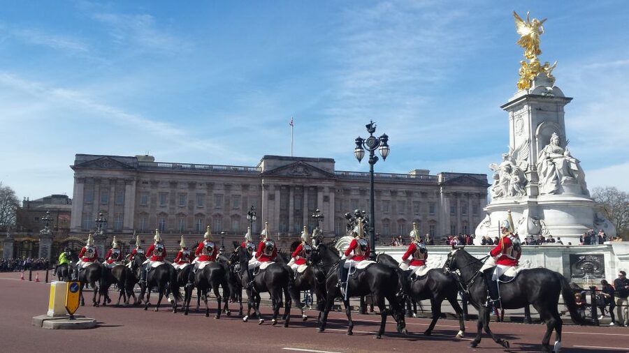 London: Changing of the Guard Walking Tour - Wellington Barracks and the New Guard