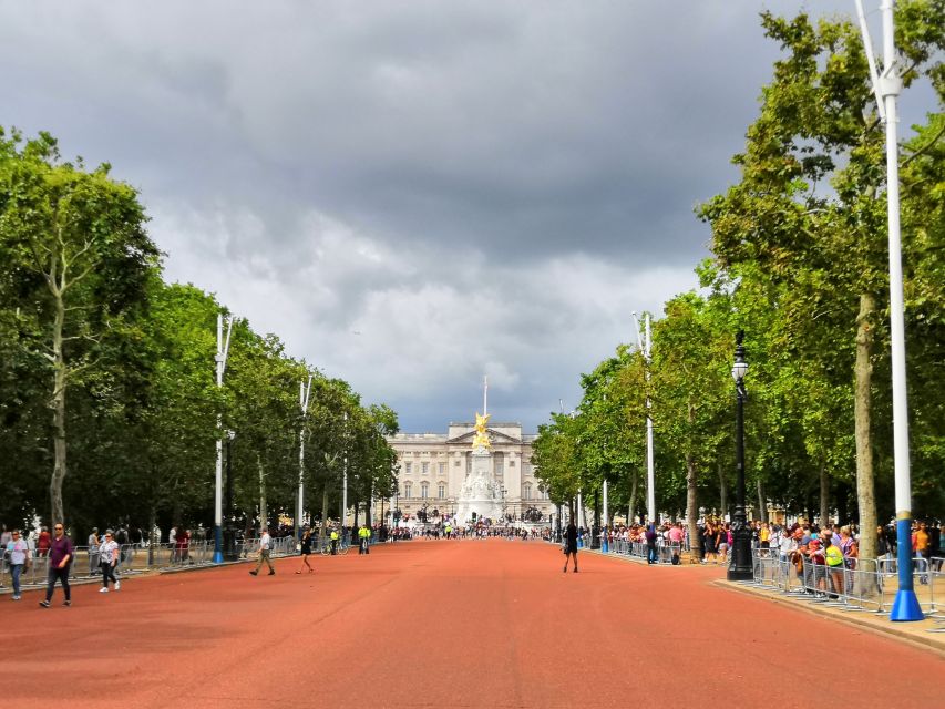 London: Changing of the Guard Walking Tour - Buckingham Palace without the two-hour wait