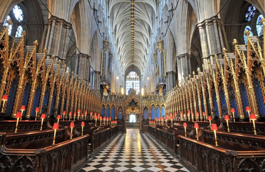 London: Changing of the Guard & Westminster Abbey - Entering Westminster Abbey with your own audio guide