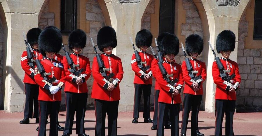 London: Changing of the Guard & Westminster Abbey - The Changing of the Guard: what the timing means