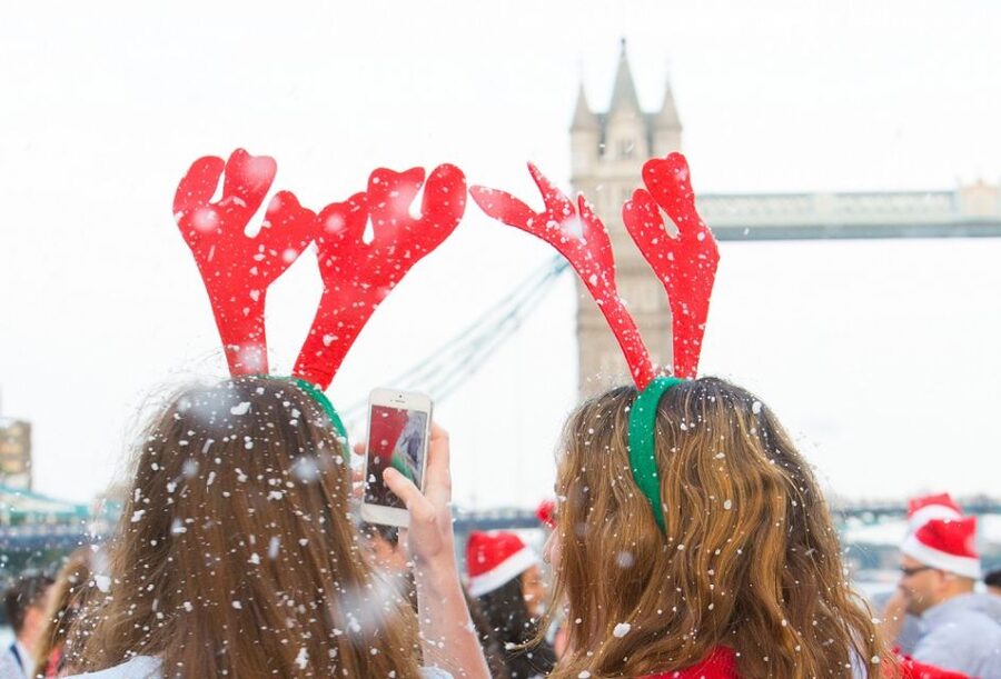 London: Christmas Day Sightseeing Cruise - What the live commentary adds