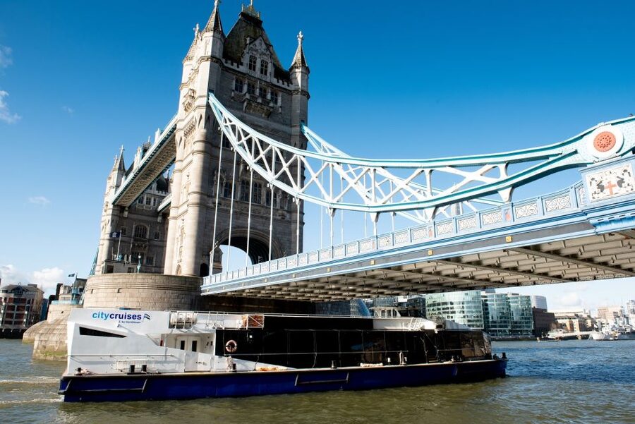 London: Christmas Day Sightseeing Cruise - Leaving Westminster with Big Ben in view
