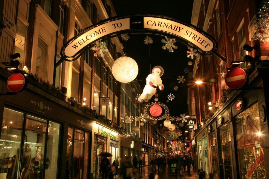 London: Christmas Eve City Tour with Dinner & Midnight Mass - London after dark, from Westminster to the Tower