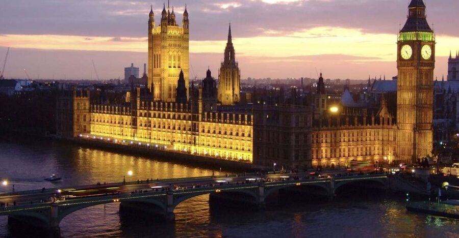 London: Christmas Eve City Tour with Dinner & Midnight Mass - St Martin-in-the-Fields and the late church service