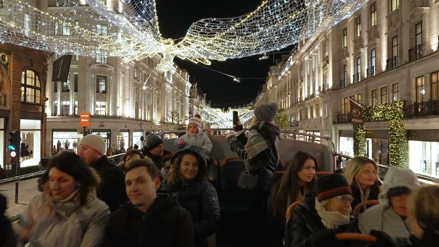 London: Christmas Lights Nighttime Bus Tour with Live Guide - What the live guide adds