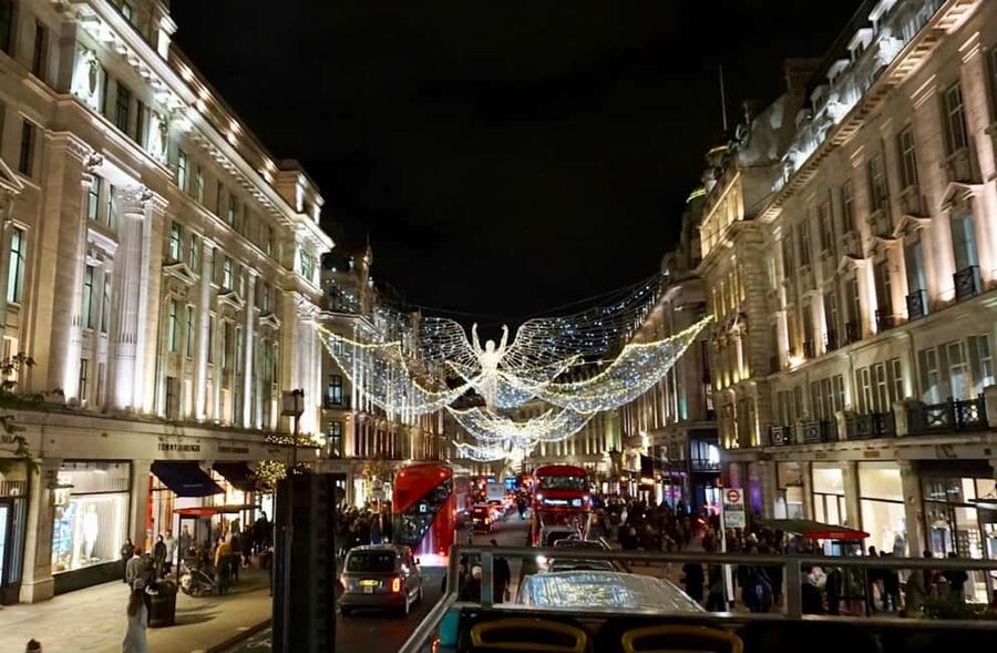 London Christmas Lights Open-Top Bus Tour. 2025 Early Bird - Finding the yellow bus at Green Park