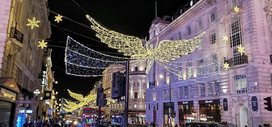 London: Christmas Lights Self Guided Walking Tour - Piccadilly and the bright central streets