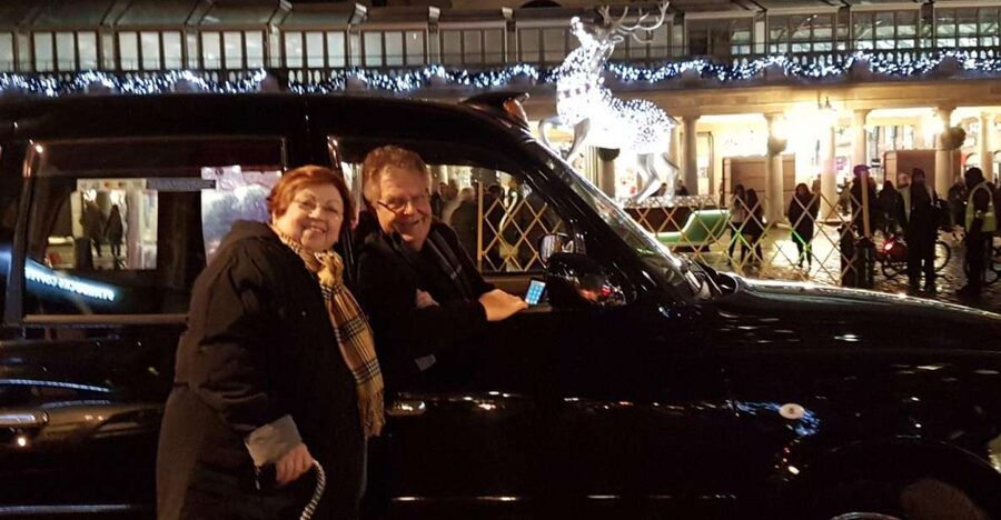 London: Christmas Lights Tour in a Black Cab - Photo stops that make the evening more useful