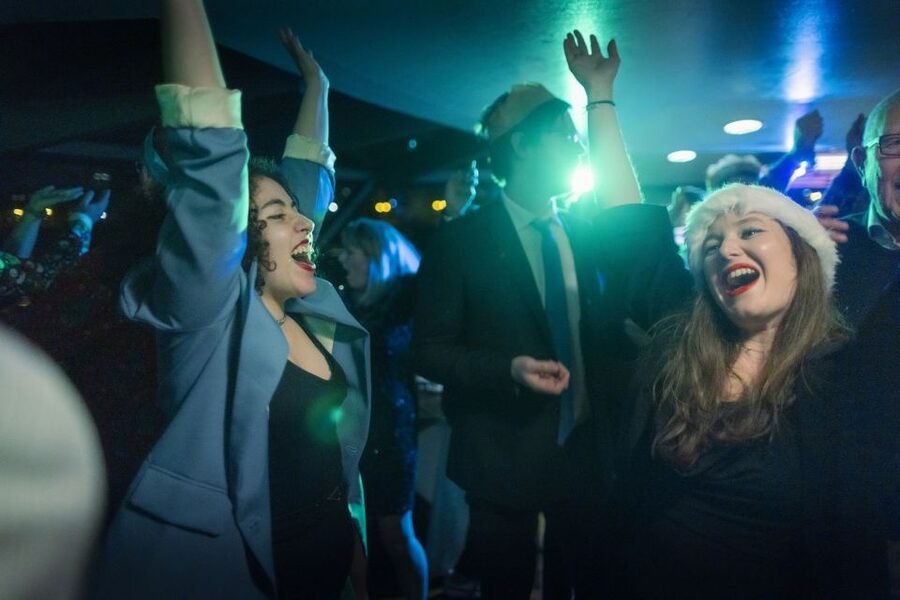 London: Christmas Party Dinner Cruise - A Christmas party with London as the backdrop
