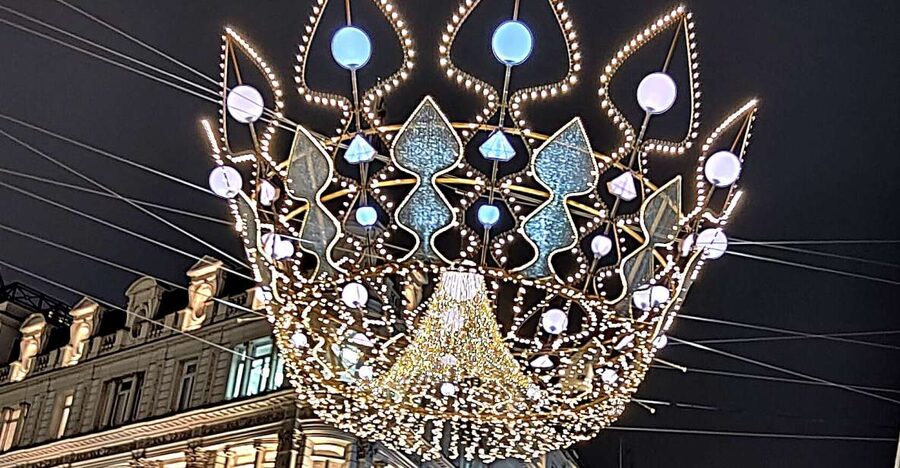 London Christmas Sparkle Walking Tour Small Group - Mayfair and Bond Street, Where Christmas Goes High-End
