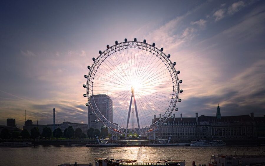 London: City Tour with River Cruise & London Eye - The Thames cruise and the walk to the London Eye