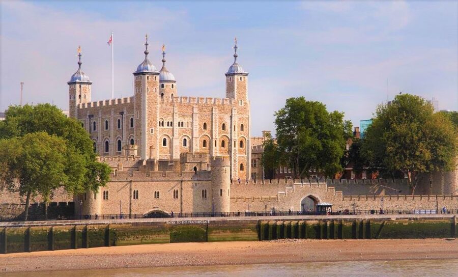 London: City Tour with River Cruise & London Eye - Rising above London on the London Eye