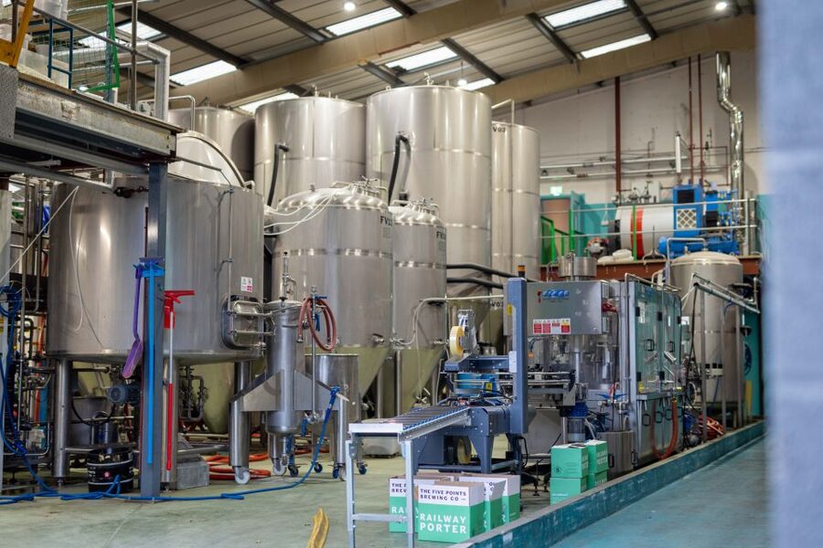 London: Craft Brewery Tour with Tasting of 4 Beers - What you see in the brewhouse and packaging area