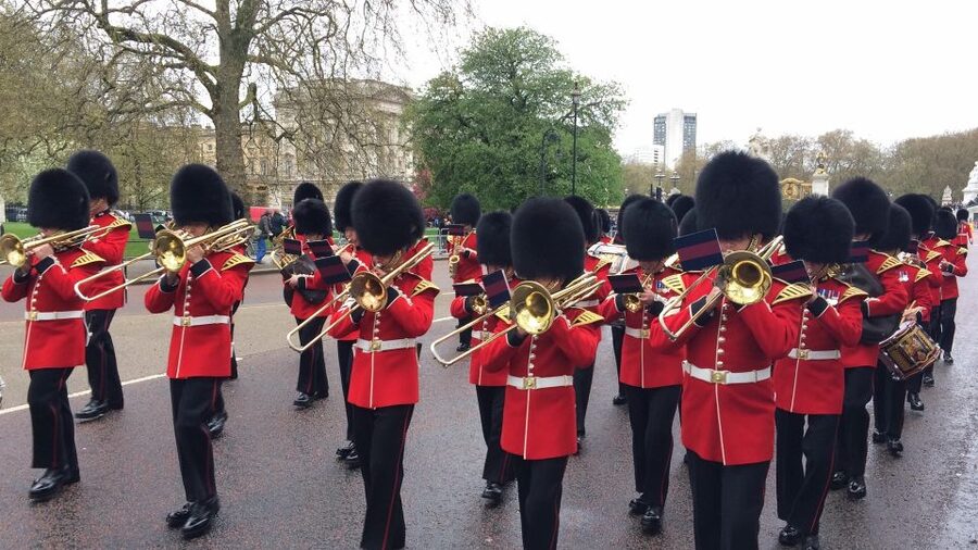 London: Customizable Walking Tour with Private Guide - Westminster Abbey, cloisters, and the limits of indoor touring