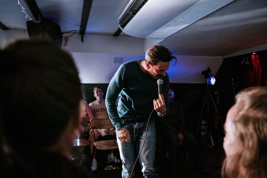 London: Dark Comedy on Iconic Battersea Barge - Showtime choices and timing
