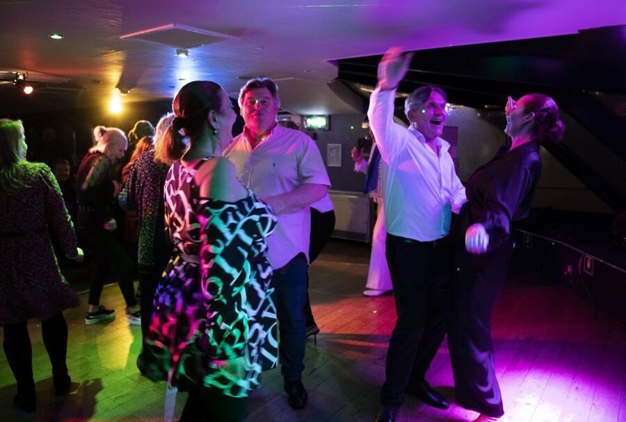 London: Dinner Cruise with Elvis Tribute on the Thames River - Timing, comfort, and practical planning